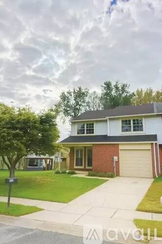 Main picture of 223 Foxwood Ln