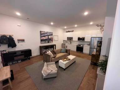Main picture of 979 Montague Pl