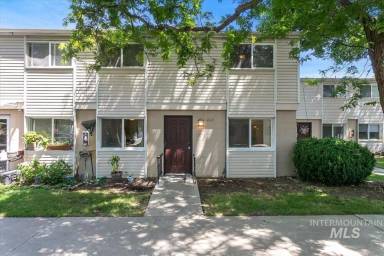 Main picture of 886 S Curtis Rd