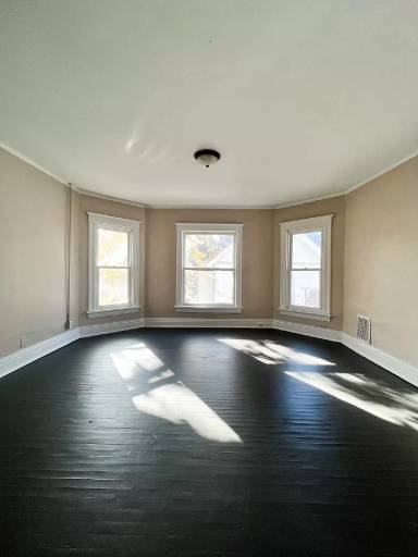 Main picture of 312 S Chicago Ave