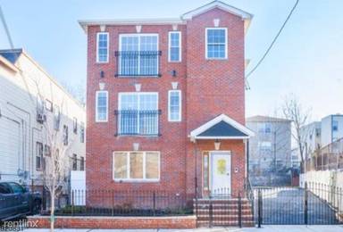 Main picture of 682 S 19th St