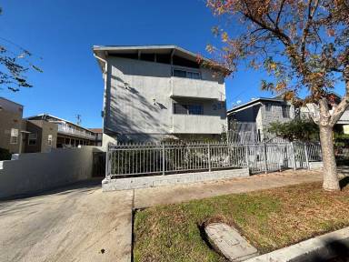 Main picture of 231 W Tujunga Ave