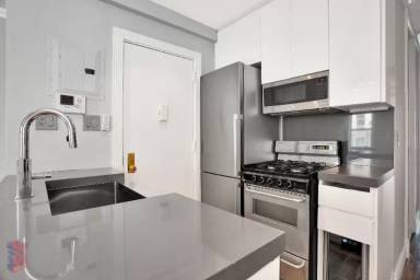 Main picture of 529 E 6th St