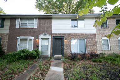Main picture of 880 College Ave