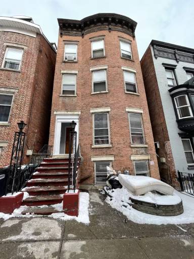 Main picture of 81 Columbia Street