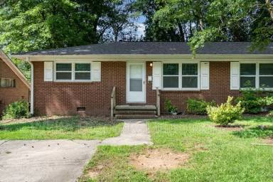 Main picture of 600 Camrose Dr