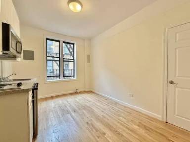 Main picture of W 45th St