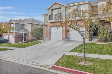 Main picture of 1503 N August Dr