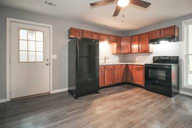 Main picture of 423 S Front St