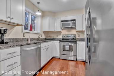 Main picture of 32 Ashley Ln