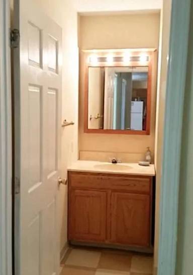 Main picture of 11182 Main St