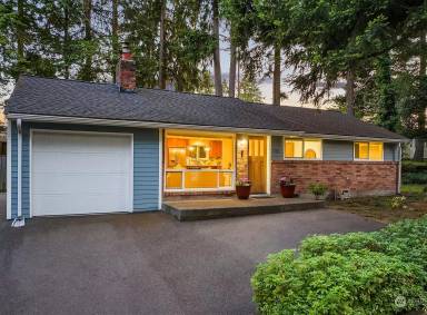 Main picture of 12561 Roosevelt Way NE