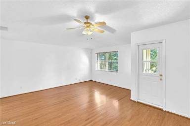 Main picture of 700 NE 7th Ave