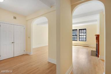 Main picture of 111 E 80th St
