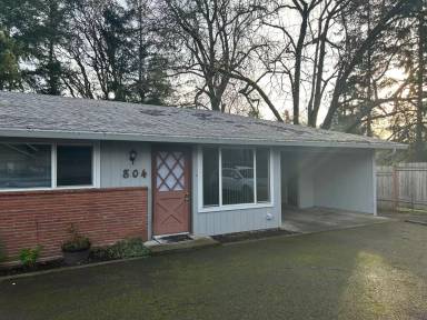 Main picture of 750 SE Davis St