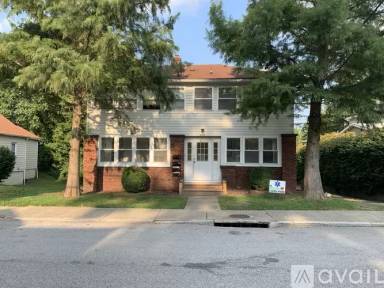 Main picture of 1723 Clawson St