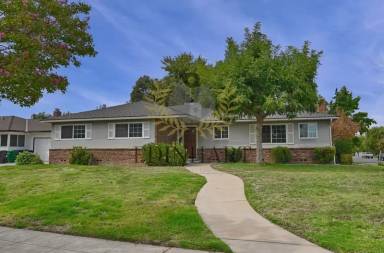 Main picture of 412 W Sample Ave