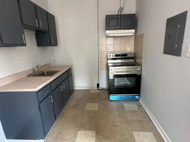 Main picture of 829 W 9th St