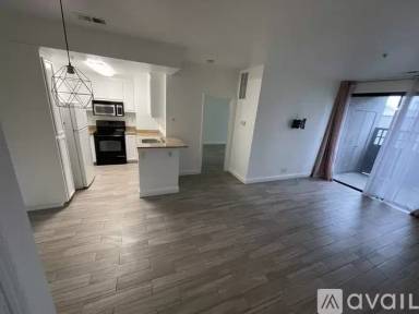 Main picture of 425 W Laurel Dr