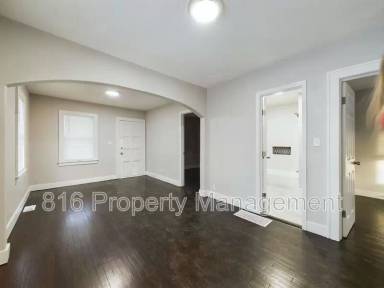 Main picture of 8304 N Flora Ave