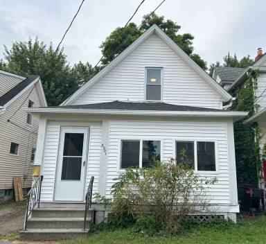 Main picture of 3201 Saratoga Ave