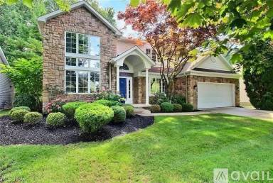 Main picture of 10 Wenden Ct