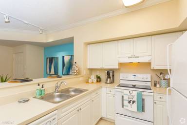 Main picture of 6911 Main St