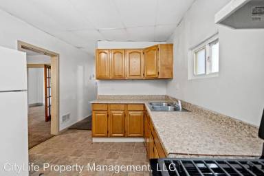 Main picture of 709 Fruit Way