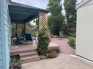 Main picture of 435 NW Forest St