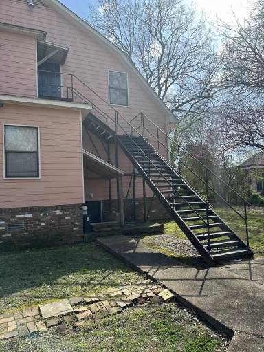 Main picture of 622 W Oak Ave