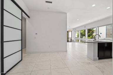 Main picture of 8365 Distinctive Dr