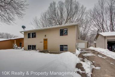 Main picture of 10520 Tamarack St NW