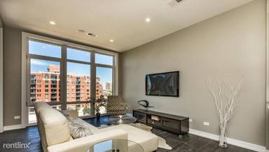 Main picture of 3226 N Clark St