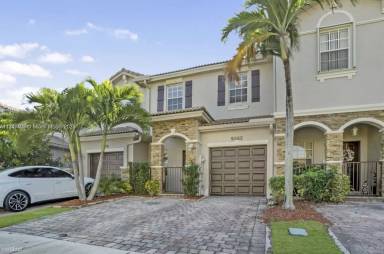 Main picture of 9282 SW 221st St