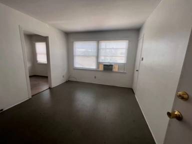 Main picture of 323-25 E Walnut Ave