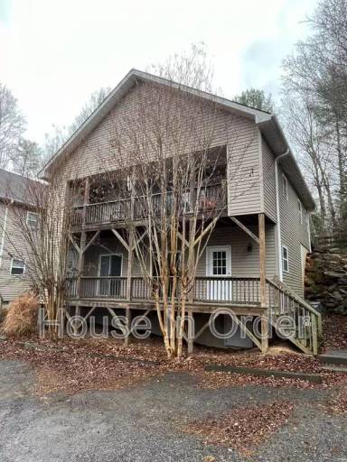 Main picture of 20 Howard Row Pl