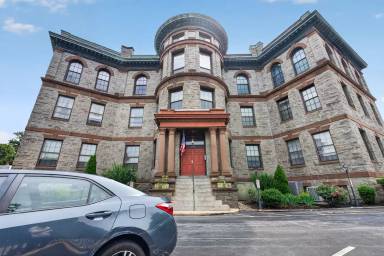 Main picture of 2400 Baynard Blvd