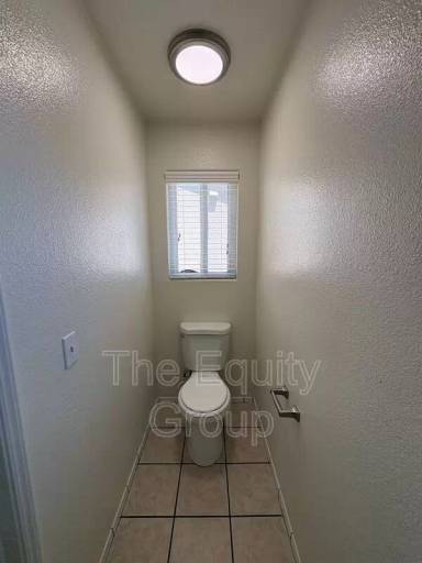 Main picture of 722 W James Ct