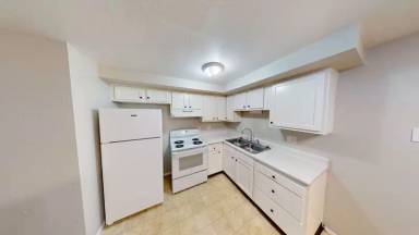 Main picture of 4644 Burkhardt Ave