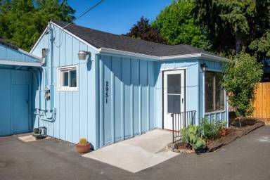 Main picture of 2951 D St NE