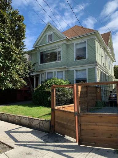 Main picture of 685 33rd St