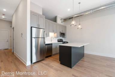 Main picture of 4405 N Artesian Ave