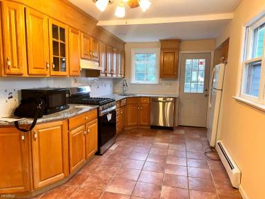 Main picture of 32 E Grand Ave