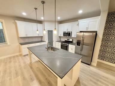 Main picture of 374 S Willow Leaf Rd