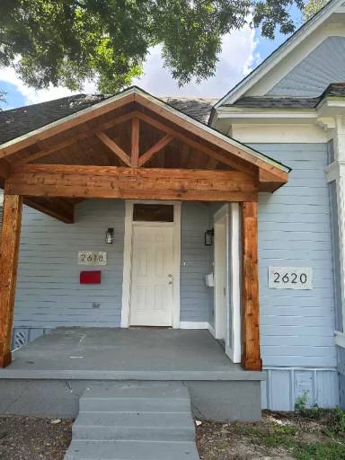 Main picture of 2620 Colonial Ave