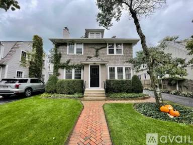 Main picture of 819 Oakwood Ave