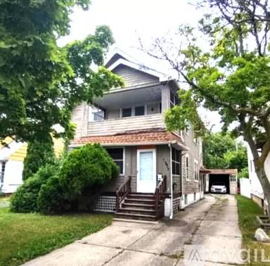 Main picture of 1237 E 170th St