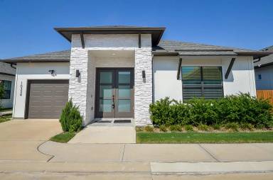 Main picture of 10334 Grove Row Ave