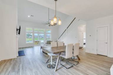 Main picture of 35 Lawton Lake Ct
