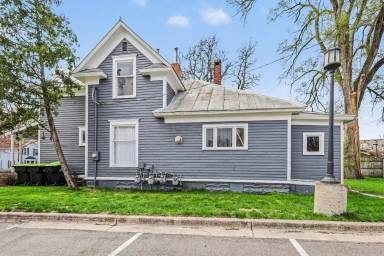 Main picture of 121 S Clay St